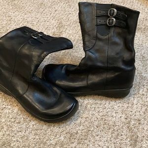 Keens!!! Comfortable leather boots!